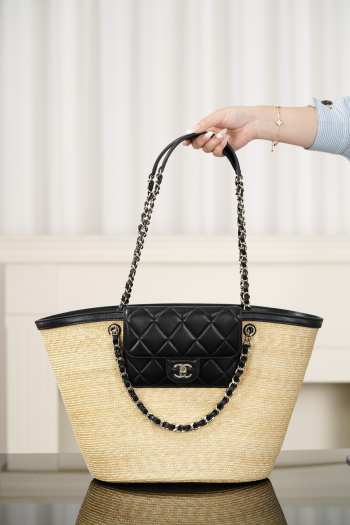 Uubags Chanel large shopping bag in braided straw, sheepskin & gold-colored metal beige & black 26x54x18cm