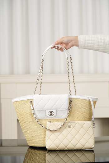 Uubags Chanel large shopping bag in braided straw, sheepskin & gold-colored metal beige & white 26x54x18cm