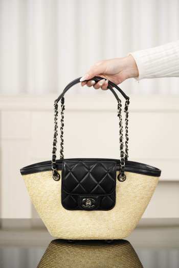 Uubags Chanel large shopping bag in braided straw, sheepskin & gold-colored metal beige & black 18x41x13cm