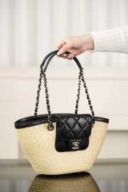 Uubags Chanel large shopping bag in braided straw, sheepskin & gold-colored metal beige & black 18x41x13cm - 6