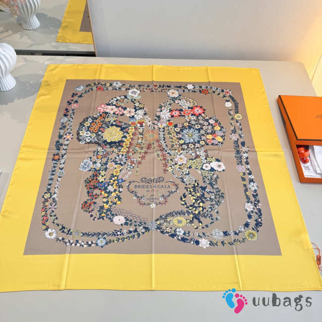 Uubags Hermes scarf in silk twill with hand-rolled edges bright yellow/ steel grey/ blue 88.5x88.5cm - 1