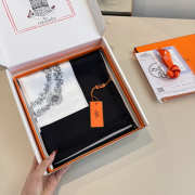Uubags Hermes scarf in silk twill with hand-rolled edges black/ white 88.5x88.5cm - 4