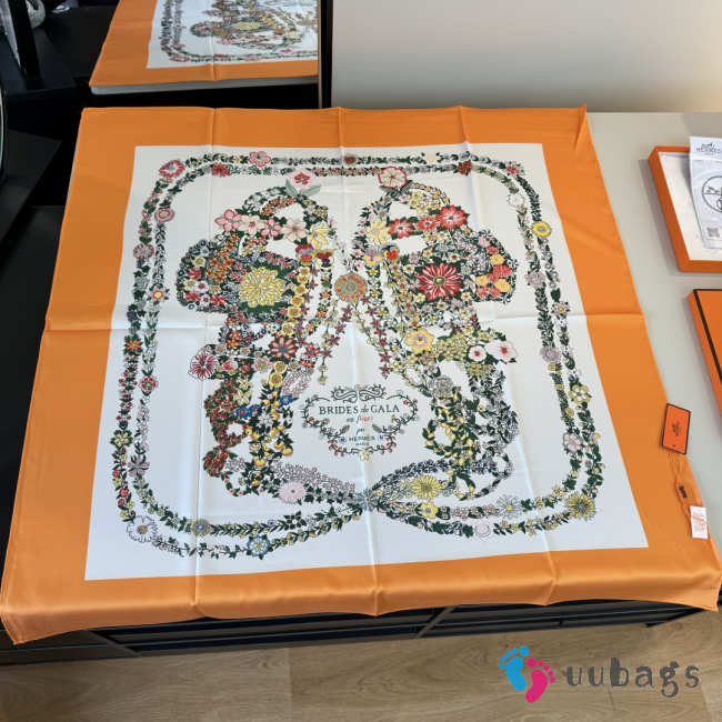 Uubags Hermes scarf in silk twill with hand-rolled edges vermilion/ vanilla/ multicolored 88.5x88.5cm - 1