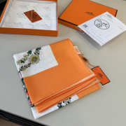 Uubags Hermes scarf in silk twill with hand-rolled edges vermilion/ vanilla/ multicolored 88.5x88.5cm - 2