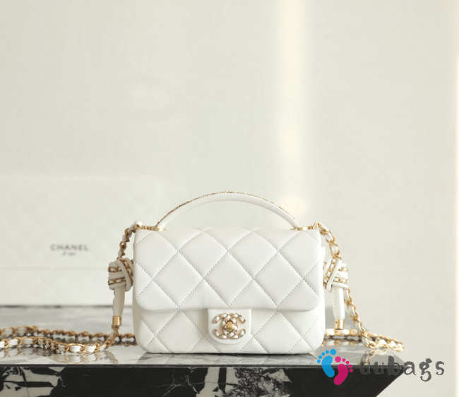 Uubags Chanel Mini Top Handle Flap Bag In White Quilted Lambskin with Gold Hardware 18x12x6cm - 1
