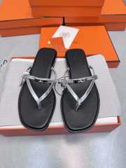 Uubags Hermes Miss sandal in silver-grey - 5