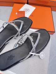 Uubags Hermes Miss sandal in silver-grey - 2
