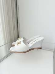 Uubags Chanel mules in shiny calfskin & imitation pearls white 8.5cm - 2