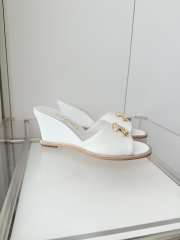 Uubags Chanel mules in shiny calfskin & imitation pearls white 8.5cm - 4