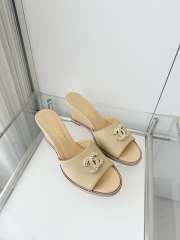 Uubags Chanel mules in shiny calfskin & imitation pearls beige 8.5cm - 6