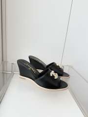 Uubags Chanel mules in shiny calfskin & imitation pearls black 8.5cm - 6