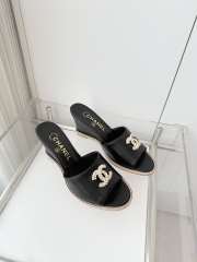 Uubags Chanel mules in shiny calfskin & imitation pearls black 8.5cm - 2