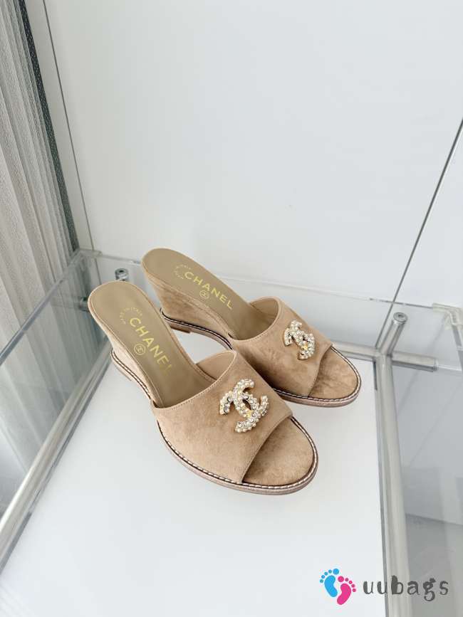 Uubags Chanel Sandals In Velvet & Imitation Pearls Beige 8.5cm  - 1