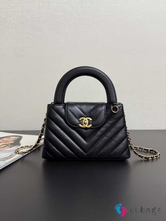 Uubags Chanel Mini shopping bag glossy sheepskin & gold-plated metal in black 13x19x7cm - 1