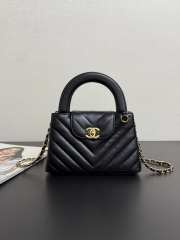Uubags Chanel Mini shopping bag glossy sheepskin & gold-plated metal in black 13x19x7cm - 1