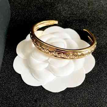 Uubags Chanel Cuff In Metal Gold