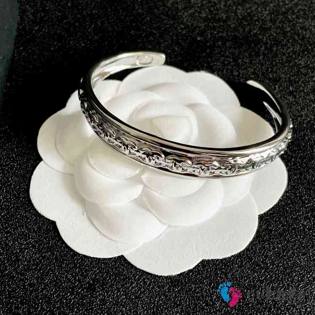 Uubags Chanel Cuff In Metal Silver - 1