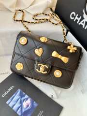 Uubags Chanel 2021 icon quilted chain shoulder bag in black lambskin 19x14x6.5cm - 1