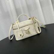 Uubags Louis Vuitton M27744 Vanity Chain Pouch In Milky white Monogram/Blue 19x11.5x6.5cm - 1