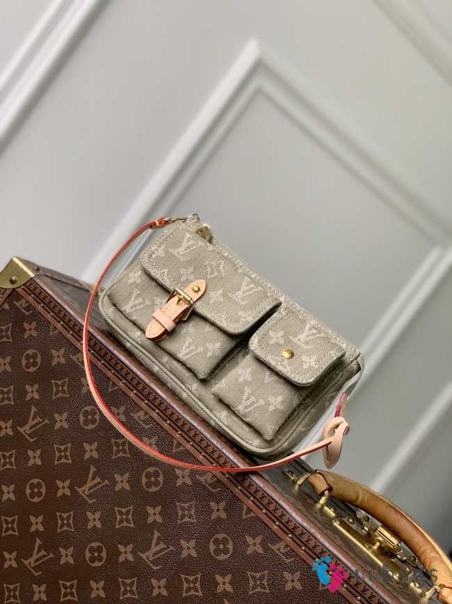 Uubags Louis Vuitton M27602 Cargo Accessory Pouch In Khaki Green 23.5x14x3cm - 1