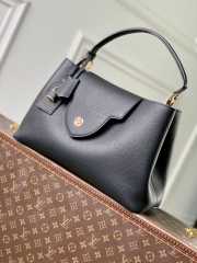 Uubags Louis Vuitton M26259 Capucines BB Taurillon Leather Bag In Black 37.5x15.5x24cm - 1