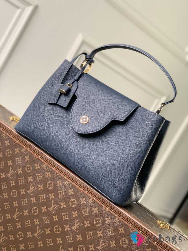 Uubags Louis Vuitton M26259 Capucines BB Taurillon Leather Bag In Navy Blue 37.5x15.5x24cm - 1