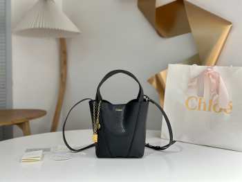 Uubags small Chloe Spin tote bag in black grained leather 18x19x8cm