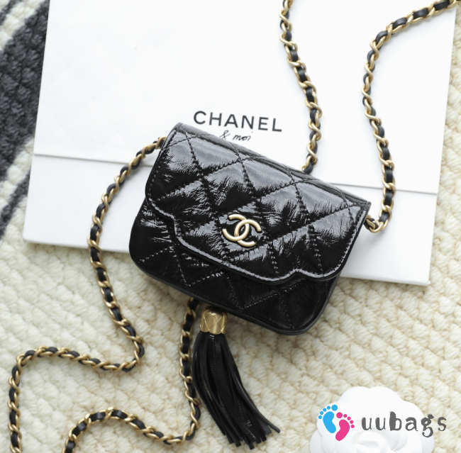 Uubags Chanel small clutch with chain in patent lambskin & gold tone metal black 8.5x11x3.5cm - 1