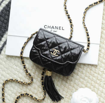 Uubags Chanel small clutch with chain in patent lambskin & gold tone metal black 8.5x11x3.5cm