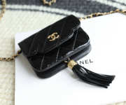 Uubags Chanel small clutch with chain in patent lambskin & gold tone metal black 8.5x11x3.5cm - 4