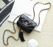 Uubags Chanel small clutch with chain in patent lambskin & gold tone metal black 8.5x11x3.5cm - 5
