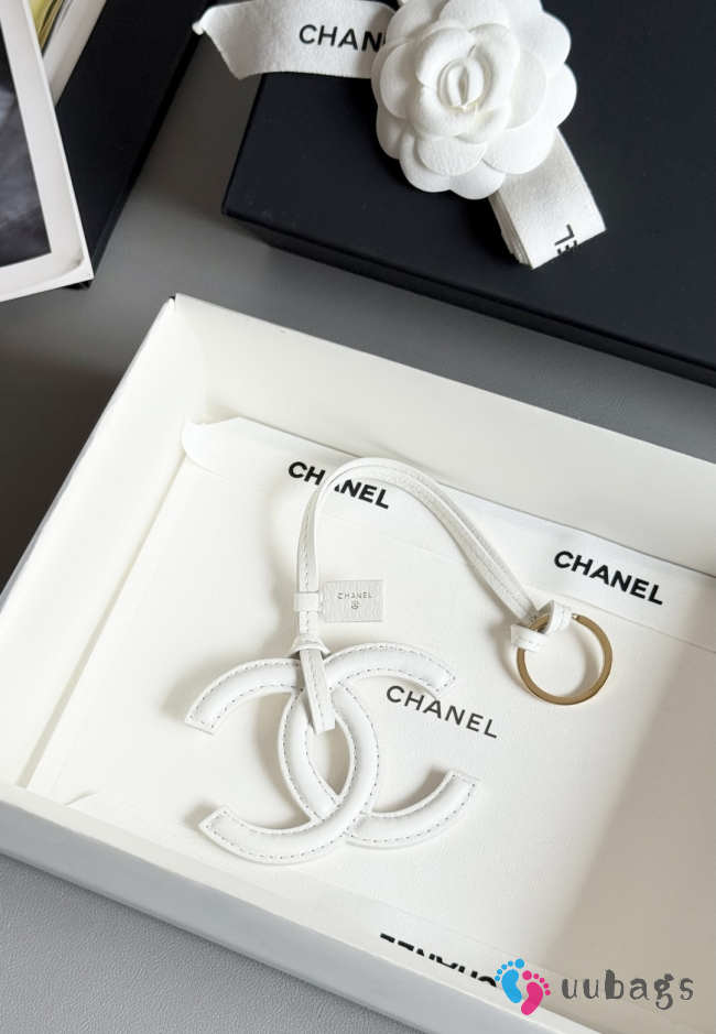 Uubags Chanel Mini Bag Charm Lambskin In White 7x9.4x0.4cm - 1