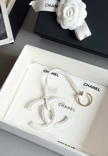 Uubags Chanel Mini Bag Charm Lambskin In White 7x9.4x0.4cm