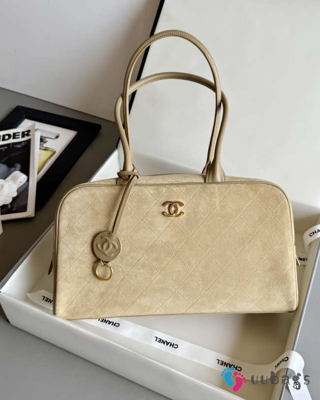 Uubags Chanel Large Bowling Bag Suede Calfskin, Calfskin & Gold-Tone Metal In Light Beige 19x35.5x12.5cm - 1