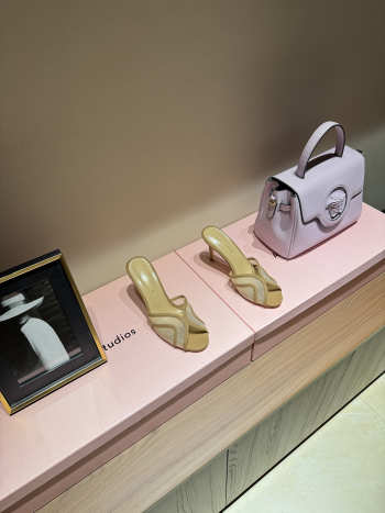 Uubags Gianvito Rossi mules in beige 8.5cm
