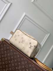 Uubags Louis Vuitton M28845 Small Locker Dopp Kit D16 In Sand Beige 23x13x12cm - 1
