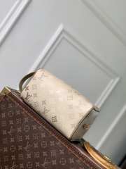 Uubags Louis Vuitton M28845 Small Locker Dopp Kit D16 In Sand Beige 23x13x12cm - 5
