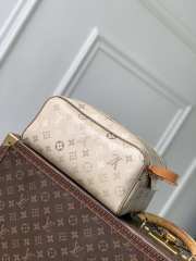 Uubags Louis Vuitton M29161 Dopp Kit D16 In Sand Beige 28x15x16.5cm - 3