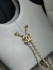 Uubags Chanel AS6132 small shopping bag calfskin and gold-plated metal in grey 27.5x21x10cm - 4