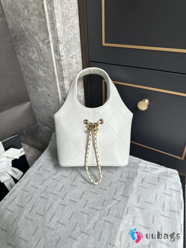 Uubags Chanel AS6132 small shopping bag calfskin and gold-plated metal in white 27.5x21x10cm - 1