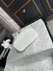 Uubags Chanel AS6132 small shopping bag calfskin and gold-plated metal in white 27.5x21x10cm - 5