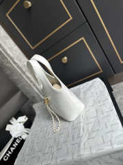 Uubags Chanel AS6132 small shopping bag calfskin and gold-plated metal in white 27.5x21x10cm - 6
