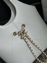 Uubags Chanel AS6132 small shopping bag calfskin and gold-plated metal in white 27.5x21x10cm - 3
