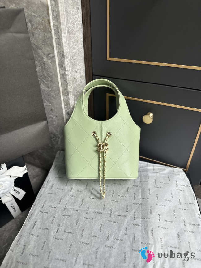 Uubags Chanel AS6132 small shopping bag calfskin and gold-plated metal in green mint 27.5x21x10cm - 1