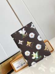 Uubags Louis Vuitton M27548 Passport Holder Brown Monogram Flowers Canvas Material 10x14x2.5cm - 1