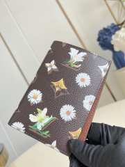 Uubags Louis Vuitton M27548 Passport Holder Brown Monogram Flowers Canvas Material 10x14x2.5cm - 6