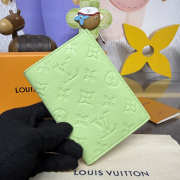 Uubags Louis Vuitton M27678 Passport Cover In Apple Green 10x14x2.5cm - 4