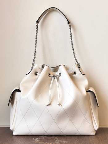 Uubags Tory Burch Charlie quilted drawstring shoulder bag in white 30x31x12.5cm