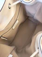 Uubags Tory Burch Charlie quilted drawstring shoulder bag in white 30x31x12.5cm - 6