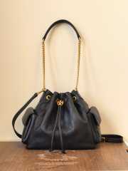 Uubags Tory Burch Small Charlie quilted drawstring shoulder bag in black 23.5x23x10.2cm - 1